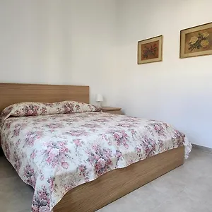 Aurora Rooms - Pisa, Near The Tower, Sleeps Up To 8